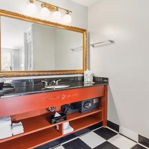 Double Queen Room